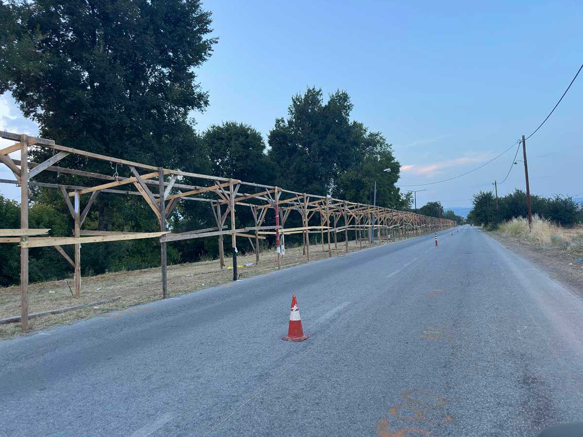 Τρίκαλα:-Στήνονται-οι-παράγκες-για-το-μεγάλο-παζάρι
