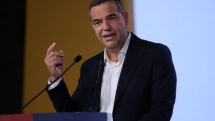Τσίπρας-στη-Θεσσαλονίκη:-Κατώτατος-μισθός-στα-1000-ευρώ,-ΦΠΑ-6%-στα-βασικά-είδη,-κατάργηση-Πανελληνίων
