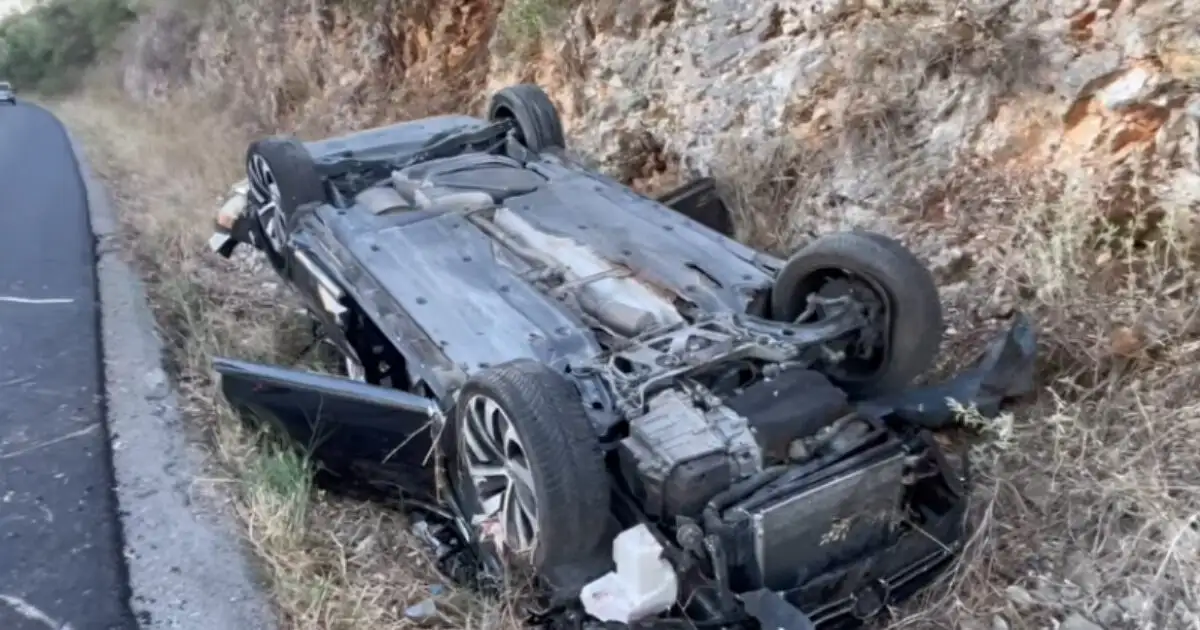 Αμφιλοχία:-Αυτοκίνητο-τούμπαρε-σε-χαντάκι-–-Από-θαύμα-σώθηκε-οικογένεια-που-γυρνούσε-από-τη-θάλασσα