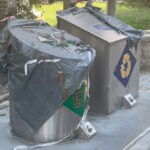 Τρίκαλα:-Βυθιζόμενοι-κάδοι-με…-μαύρες-σακούλες