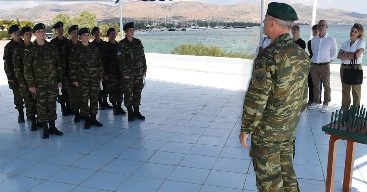 Ιστορική-ημέρα-για-τον-Στρατό-Ξηράς:-Πραγματοποιήθηκαν-οι-Τελετές-Ονομασίας-και-Απονομής-Μπερέ-των-Εθελοντριών-Γυναικών