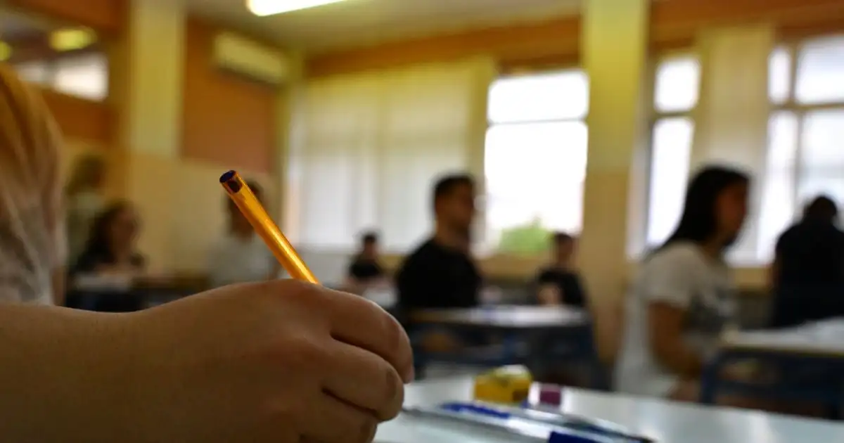 pisa-2025:-Σχεδόν-1-στους-2-Έλληνες-μαθητές-δυσκολεύεται-στην-κατανόηση-κειμένου-και-στο-να-κάνει-απλές-πράξεις