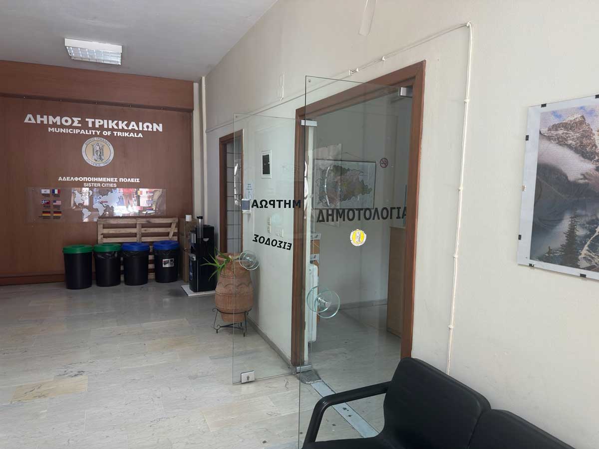 Όταν-το-σύστημα-κολλάει,-ο-υπάλληλος-μένει-απέναντι-στον-πολίτη