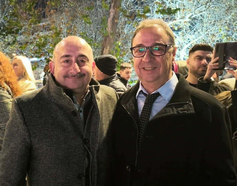Στεφάνι-του-Δήμου-Τρικκαίων-στην-κηδεία-του-Δημάρχου-Αντιπάρου,-Τάσου-Φαρούπου