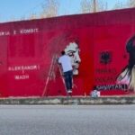 «Ο-Μέγας-Αλέξανδρος-και-ο-Μάρκος-Μπότσαρης-είναι-Αλβανοί»-–-Θύελλα-αντιδράσεων-για-τοιχογραφία-στη-γειτονική-χώρα