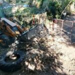 Συνεχίζονται-οι-εργασίες-καθαρισμού-ρεμάτων-από-τον-Δήμο-Μετεώρων-σε-Θεόπετρα-και-Καστράκι-(ΦΩΤΟ)