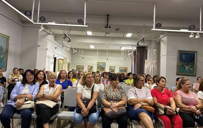 Εμφαση-στη-δημόσια-υγιεινή:-Συνάντηση-αντιδημάρχων-του-Δ.-Τρικκαίων-με-τις-καθαρίστριες-σχολικών-μονάδων