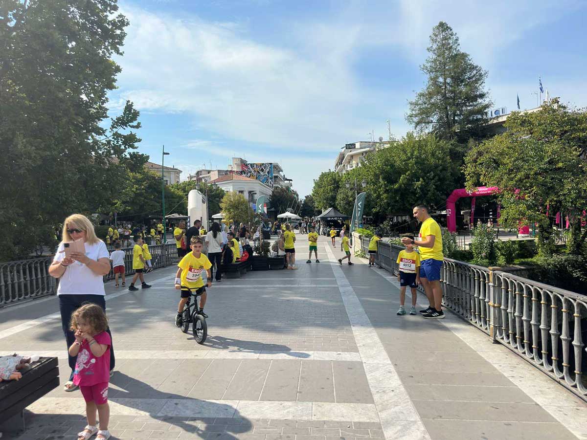 run-greece:-Τα-Τρίκαλα-γέμισαν-παιδιά-και-οικογένειες
