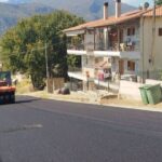 Σε-εξέλιξη-η-Β΄-Φάση-ασφαλτοστρώσεων-στο-νέο-Σχέδιο-Πόλεως-Καλαμπάκας-–-Συνεχίζονται-οι-εργασίες-στους-κάθετους-δρόμους-–-Αυτοψία-του-Δημάρχου-Μετεώρων-Λευτέρη-Αβραμόπουλου-στο-έργο