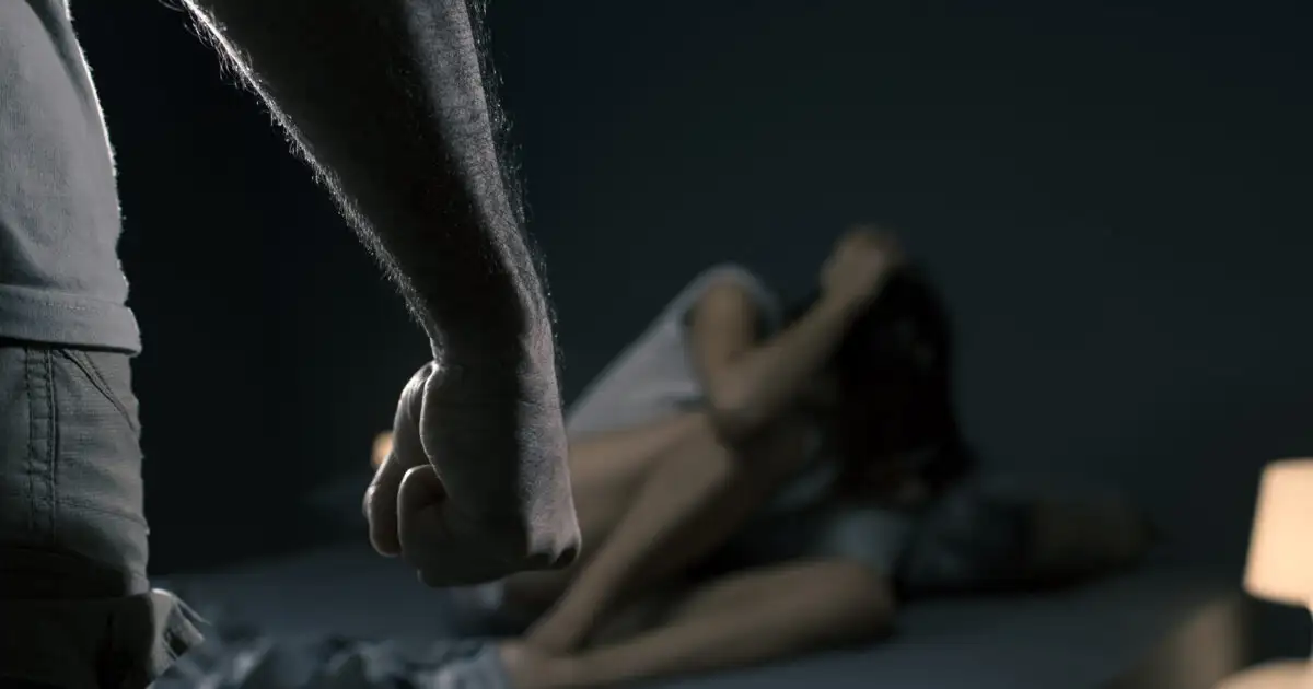 Ιεράπετρα:-45χρονος-ξυλοκόπησε-την-σύντροφό-του-με-ξύλινη-τάβλα-–-«Την-έδερνε-κάθε-μέρα-και-έτρεχαν-τα-αίματα»