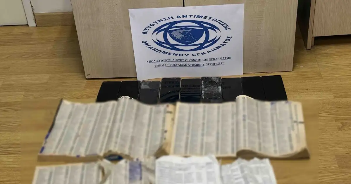 Ζεφύρι:-Βίντεο-από-«ντου»-αστυνομικών-σε-κρησφύγετο-κυκλώματος-που-έκανε-τηλεφωνικές-απάτες-–-700.000-ευρώ-η-λεία