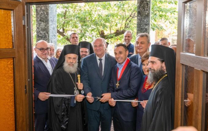 Η-ΘΕΟΝΗ-στηρίζει-την-Καρδίτσα-και-επενδύει-σε-όσα-δημιουργούν-αξία-–-Με-τη-στήριξη-του-Φυσικού-Μεταλλικού-Νερού-ΘΕΟΝΗ-ολοκληρώθηκε-η-ανακατασκευή-του-Πνευματικού-Κέντρου-του-Ιερού-Μητροπολιτικού-Ναού-«Κωνσταντίνου-και-Ελένης»