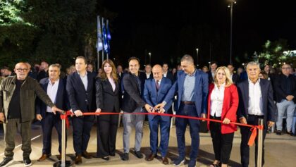 Εγκαινιάστηκε-η-ανακαινισμένη-κεντρική-πλατεία-Τρικάλων-–-Πλήθος-κόσμου,-μουσική-και-πυροτεχνήματα-(φωτο)