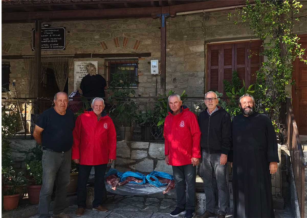 Τρίκαλα:-Προσφορά-κρέατος-στην-Τράπεζα-Αγάπης