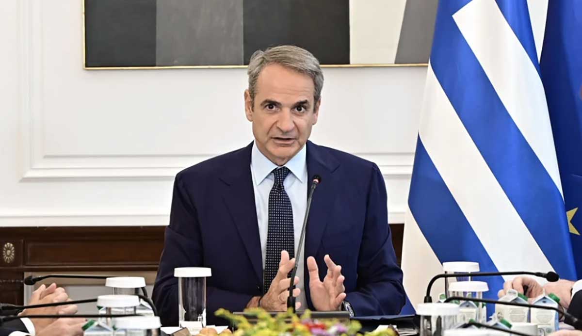 social-media-από-τα-15-στην-Ελλάδα-από-το-2027
