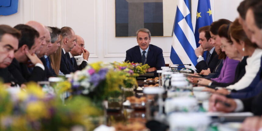 Οι-4-νέες-παρεμβάσεις-που-ανακοίνωσε-ο-Μητσοτάκης:-Ρυθμίσεις-έως-120-δόσεις-και-πρόστιμα-στους-servicers-–-Τα-μέτρα-για-το-diesel-και-το-πετρέλαιο-θέρμανσης