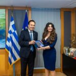 Με-την-Πρέσβη-των-ΗΠΑ-Κίμπερλι-Γκίλφοϊλ-συναντήθηκε-ο-Δημήτρης-Παπαστεργίου