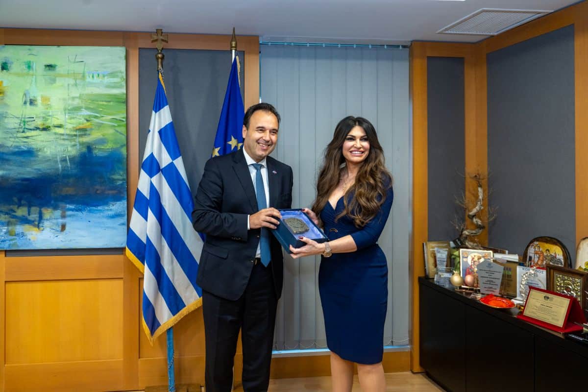 Με-την-Πρέσβη-των-ΗΠΑ-Κίμπερλι-Γκίλφοϊλ-συναντήθηκε-ο-Δημήτρης-Παπαστεργίου