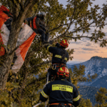 Τρίκαλα:-Αλεξιπτωτιστής-εγκλωβίστηκε-σε-δέντρο-στον-Κόζιακα