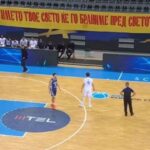 Προκλητικό-πανό-των-οπαδών-της-ΜΖΤ-Σκοπίων-στο-ματς-με-τον-Ηρακλή-–-Δείχνει-χάρτη-της-Βόρειας-Μακεδονίας-με-σύνορα-στη-Χαλκιδική