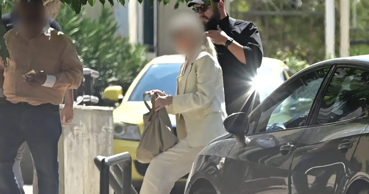 Μήνυση-γνωστού-καλλιτέχνη-κατά-της-γιατρού-γιατί-υποστήριξε-στην-απολογία-της-ότι-έκανε-πλασμαφαίρεση-όπως-ο-Μαζωνάκης