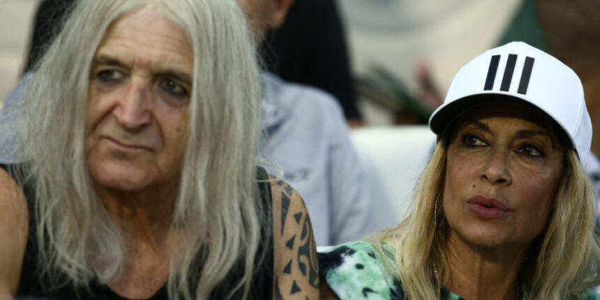 Βίσση-Καρβέλας-όπως-Κράμερ-εναντίον-Κράμερ:-«Θα-πάμε-κόντρα-και-όπου-βγει-–-Εσύ-μιλάς-για-συντριβή,-εγώ-για-ντροπή»-–-Η-απάντηση-της-τραγουδίστριας-στον-συνθέτη