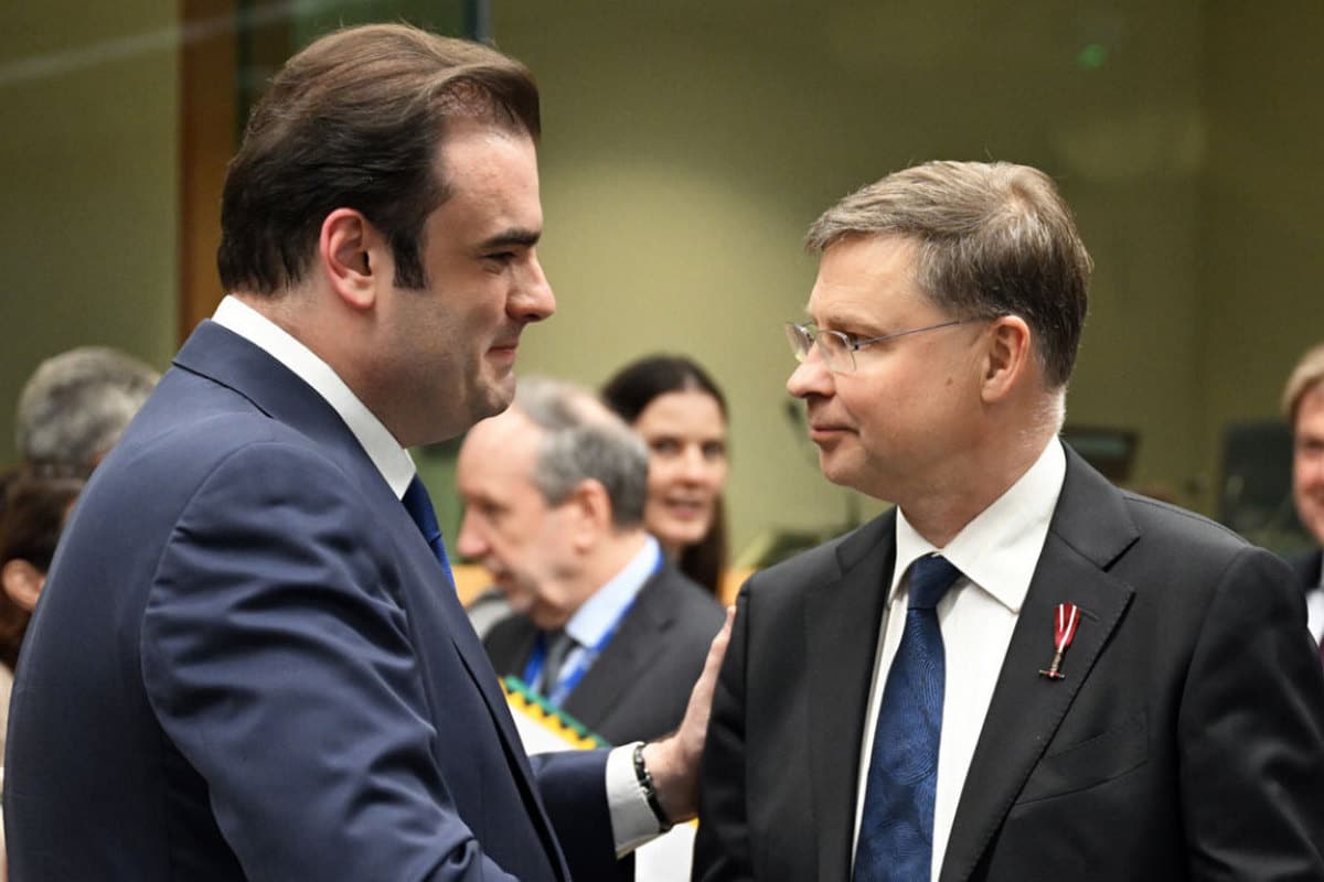 eurogroup:-Θετική-αξιολόγηση-των-αιτημάτων-Ελλάδας-και-Ιταλίας-για-δημοσιονομική-ευελιξία-–-Τι-δήλωσαν-Πιερρακάκης-και-Ντομπρόβσκις