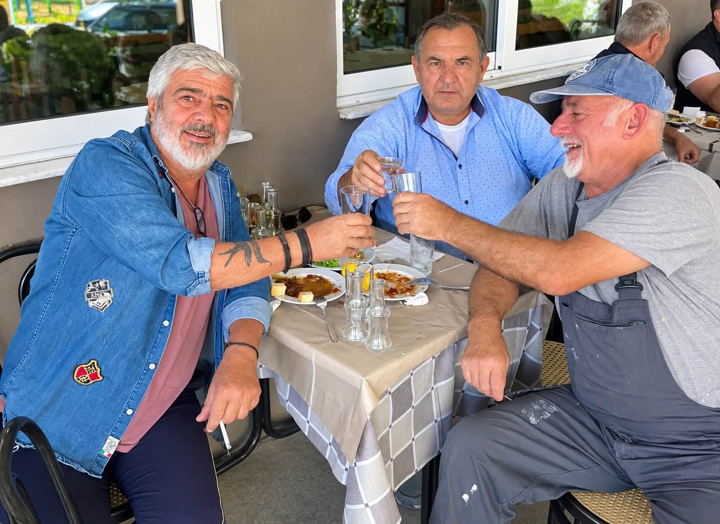 Ένα-τσιπουράκι,-μια-παρέα-και-μια-ολόκληρη-εποχή-ξαναζωντανεύει…