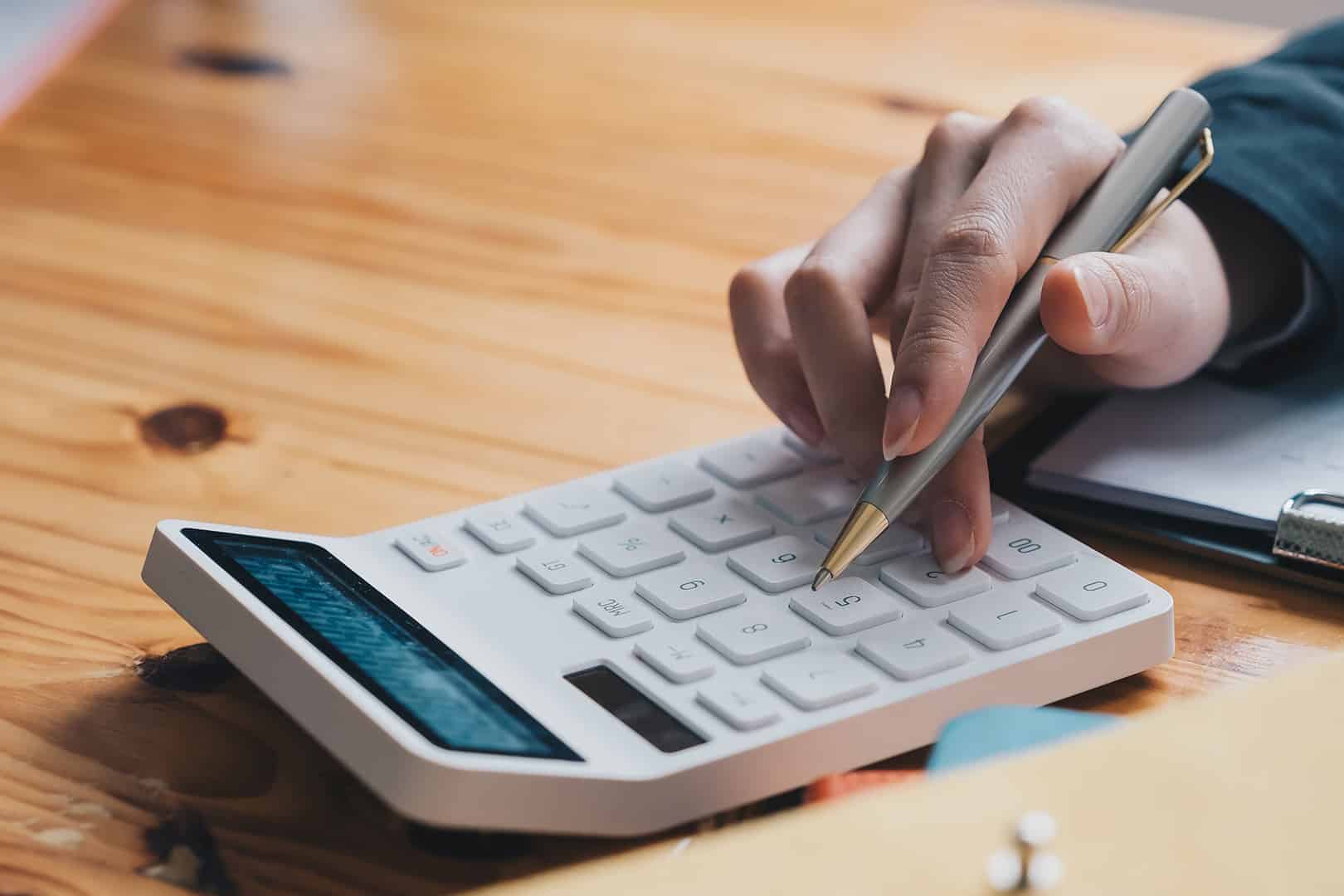 Ρύθμιση-120-δόσεων-για-χρέη-στο-δημόσιο:-Ποιοι-μπορούν-να-ενταχθούν-–-Τι-θα-πρέπει-να-εξετάζουν-οι-οφειλέτες