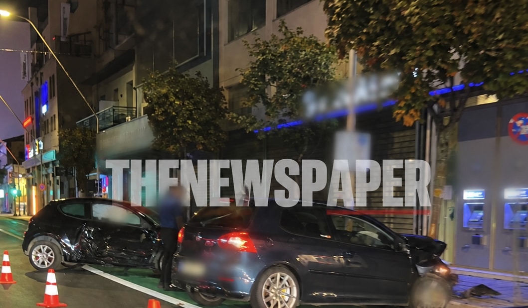 Σφοδρή-σύγκρουση-δύο-αυτοκινήτων-τα-ξημερώματα-στο-κέντρο-του-Βόλου