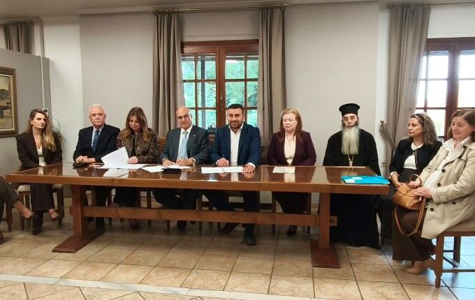 Υπογράφηκε-η-προγραμματική-σύμβαση-για-την-ενεργειακή-αναβάθμιση-του-Πρωτοδικείου-Καλαμπάκας-–-Λευτέρης-Αβραμόπουλος:-«Παλεύουμε-για-να-κρατήσουμε-και-να-αναβαθμίσουμε-τις-δημόσιες-υπηρεσίες-στον-τόπο-μας»