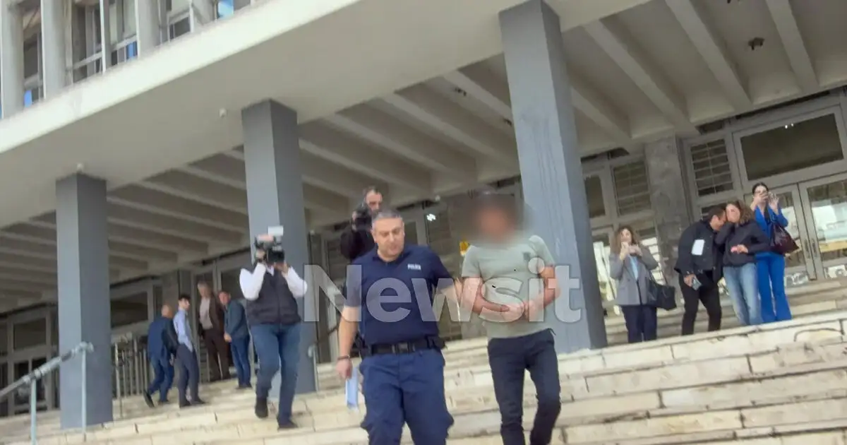 Θεσσαλονίκη:-Ελεύθερος-ο-οδηγός-που-μπήκε-με-το-αυτοκίνητό-του-στο-ουζερί-–-Η-δίκη-αναβλήθηκε