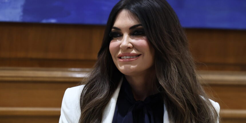 dailymail:-Νέες-αποκαλύψεις-για-την-Κίμπερλι-Γκιλφόιλ-–-Ζητούσε-250.000-δολάρια-από-Έλληνες-επιχειρηματίες-για-την-πολυτελή-mercedes-της