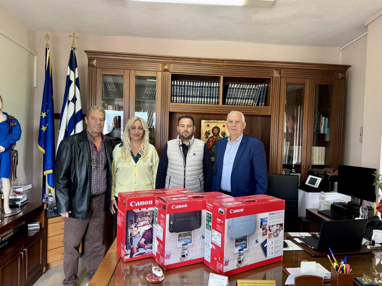 Τρίκαλα:-Δωρεά-τριών-πολυμηχανημάτων-για-τα-σχολεία