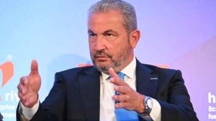 «Καμπανάκι»-Εξάρχου:-Ζητεί-περισσότερες-παρεμβάσεις-από-την-ΕΕ.-στο-φυσικό-αέριο-και-την-ηλεκτρική-ενέργεια-ενόψει-του-χειμώνα-–-Τι-αναφέρει-για-τον-Κάθετο-Διάδρομο