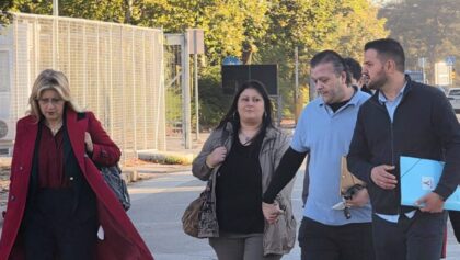 «Νόμισαν-ότι-είμαι-νεκρός-και-με-σκέπασαν-με-ένα-μπουφάν»-–-Συγκλονίζουν-οι-επιζώντες-των-Τεμπών-στη-Λάρισα