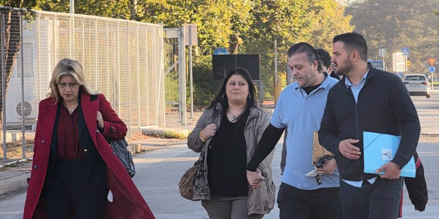 «Νόμισαν-ότι-είμαι-νεκρός-και-με-σκέπασαν-με-ένα-μπουφάν»-–-Συγκλονίζουν-οι-επιζώντες-των-Τεμπών-στη-Λάρισα