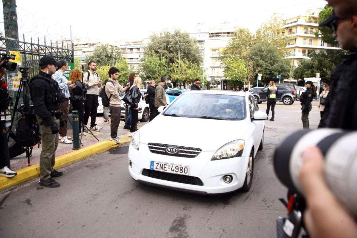 Σκάνδαλο-στο-μπάσκετ:-Στην-Ευελπίδων-ο-Λιόλιος-και-ακόμη-5-κατηγορούμενοι-–-Βρέθηκαν-102.000-ευρώ-στο-σπίτι-και-δεύτερου-διαιτητή