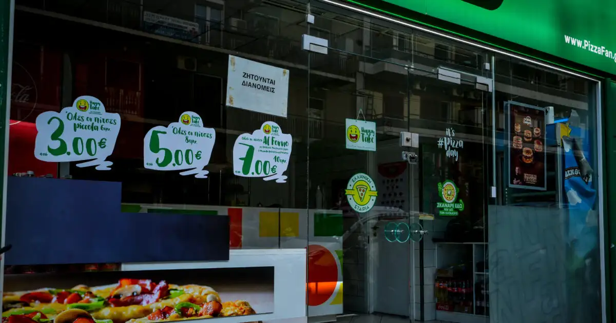 «pizza-fan»:-Ένα-εκατομμύριο-ευρώ-βρέθηκε-στη-βίλα-του-«βασιλιά»-της-πίτσας-–-Τι-συνέβαινε-με-τις-«πειραγμένες»-αποδείξεις
