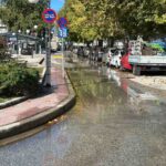 Τρίκαλα:-Το-νερό-στον-δρόμο,-οι-αρμόδιοι-άφαντοι