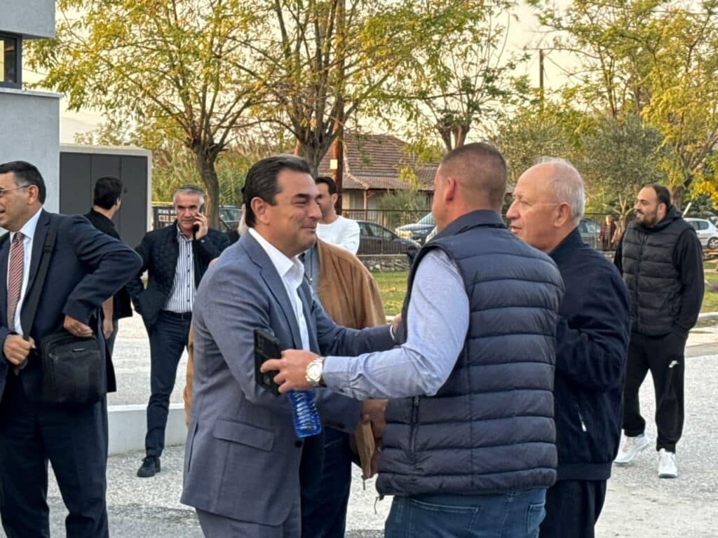 o-Κώστας-Σκρέκας-στη-Φαρκαδόνα-με-παρεμβάσεις-για-τους-κτηνοτρόφους-και-τα-έργα-ανασυγκρότησης