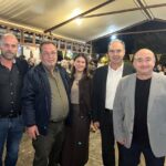 Στο-Διαλεκτό-ο-Νίκος-Σακκάς-–-Επαφές-με-κατοίκους