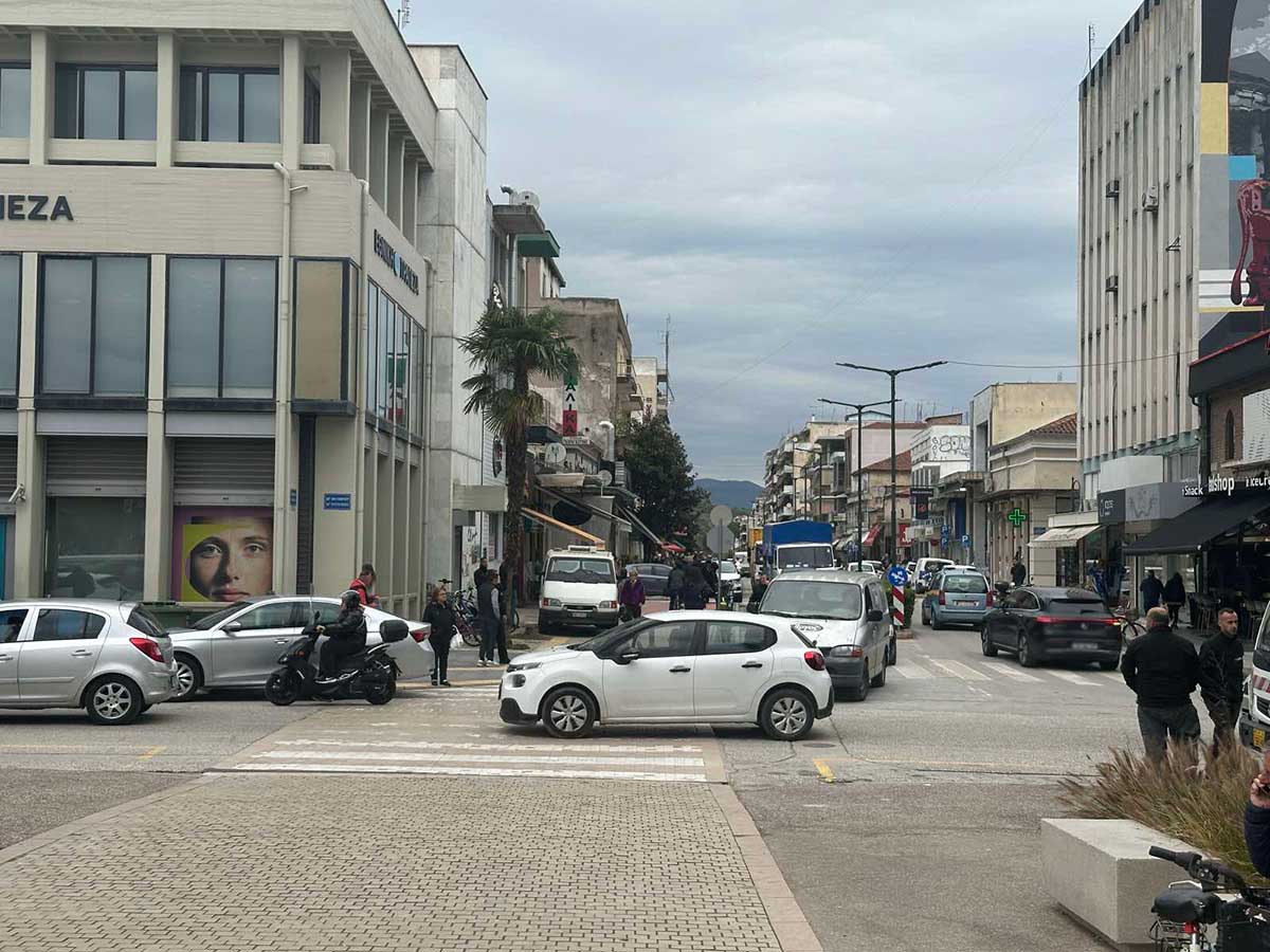 Τρίκαλα:-Βγήκαν-όλα-τα-αυτοκίνητα-στο-κέντρο;