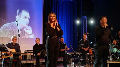 Τρίκαλα:-Αποθέωση-για-τον-Κώστα-Βίρβο-σε-κατάμεστη-συναυλία