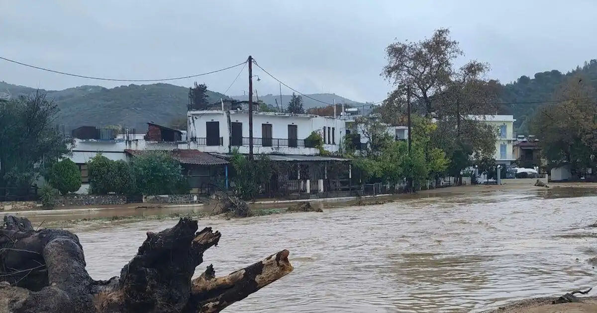Πήλιο:-Στα-δύο-έχει-κοπεί-ο-Πλατανιάς-–-50-κάτοικοι-εγκλωβισμένοι