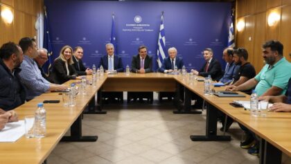 mε-τους-Θεσσαλούς-αγρότες-ο-Μαργαρίτης-Σχοινάς