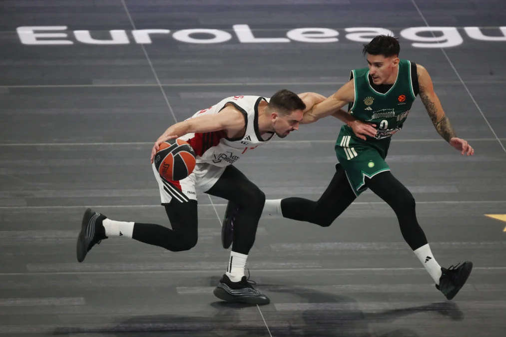 euroleague:-tραυματισμός-σοκ-για-τον-Τόμας-Σατοράνσκι-–-Μεταφέρθηκε-στο-νοσοκομείο-–-ΒΙΝΤΕΟ